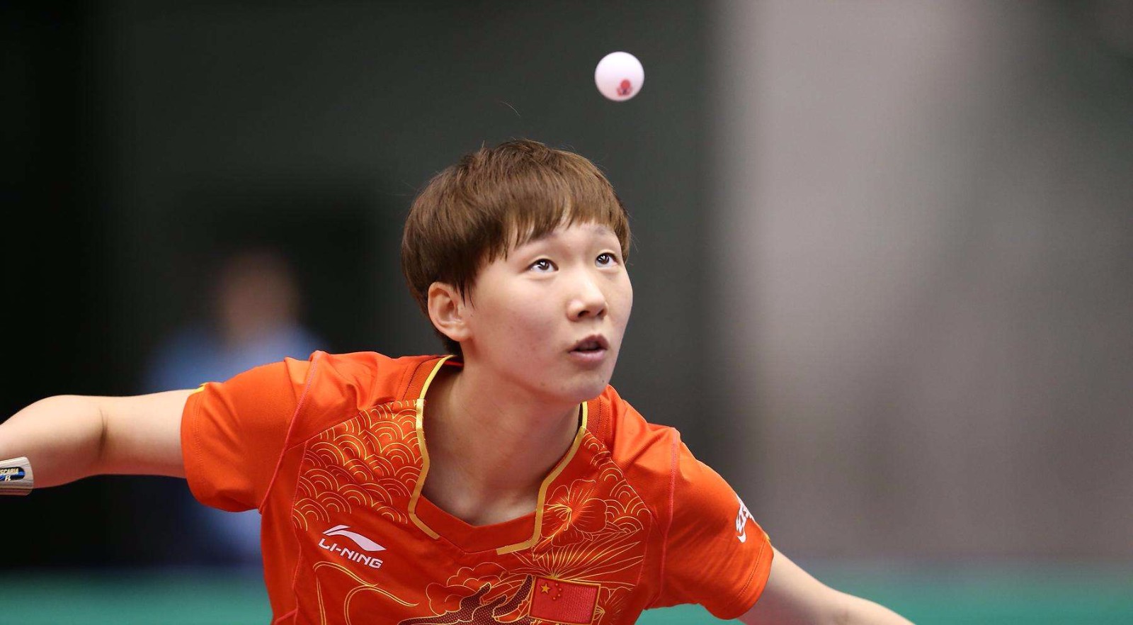 通过一系列 通过一系列